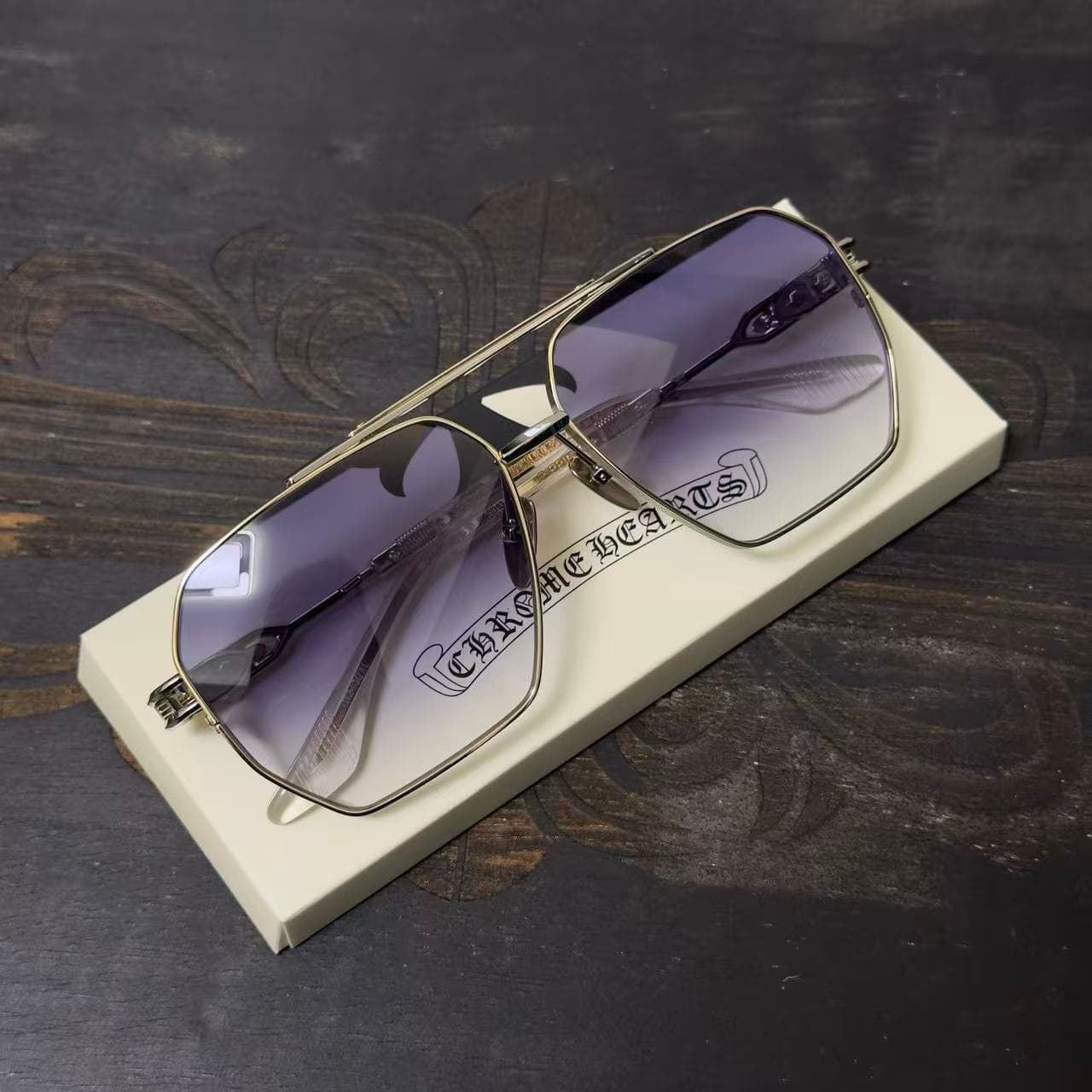 Очки Chrome Hearts RIPPING с градиентными линзами и двойным мостом, вид сверху