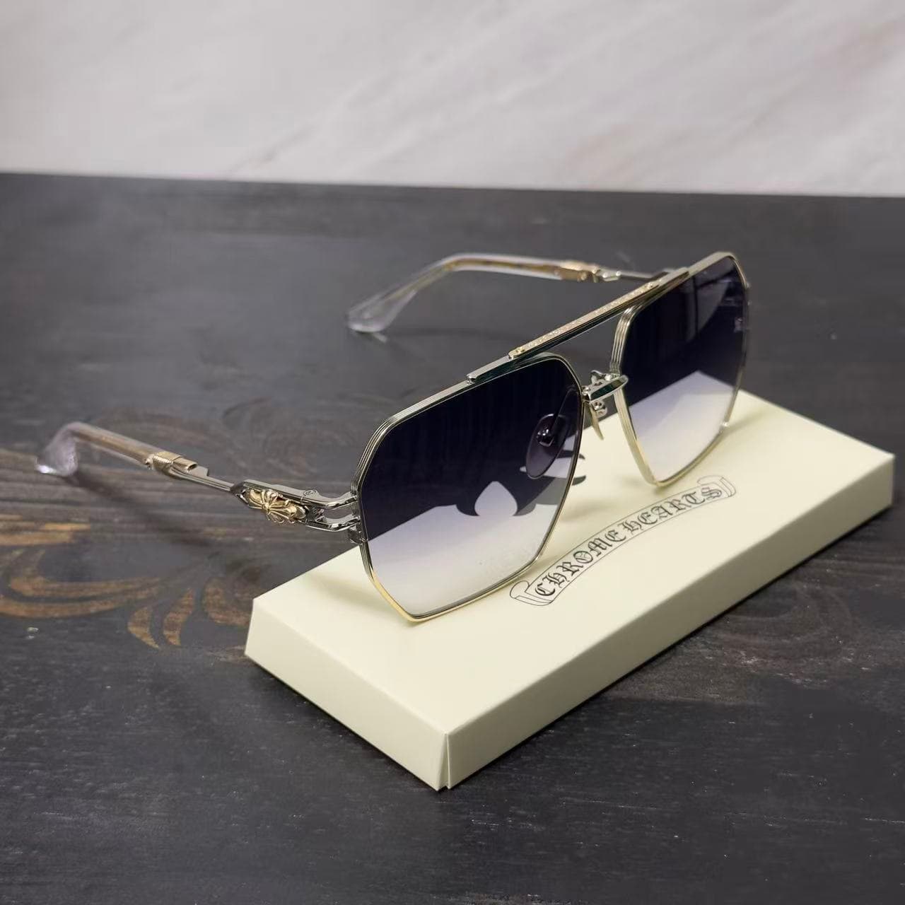Очки Chrome Hearts RIPPING в металлической оправе на светлой фирменной коробке
