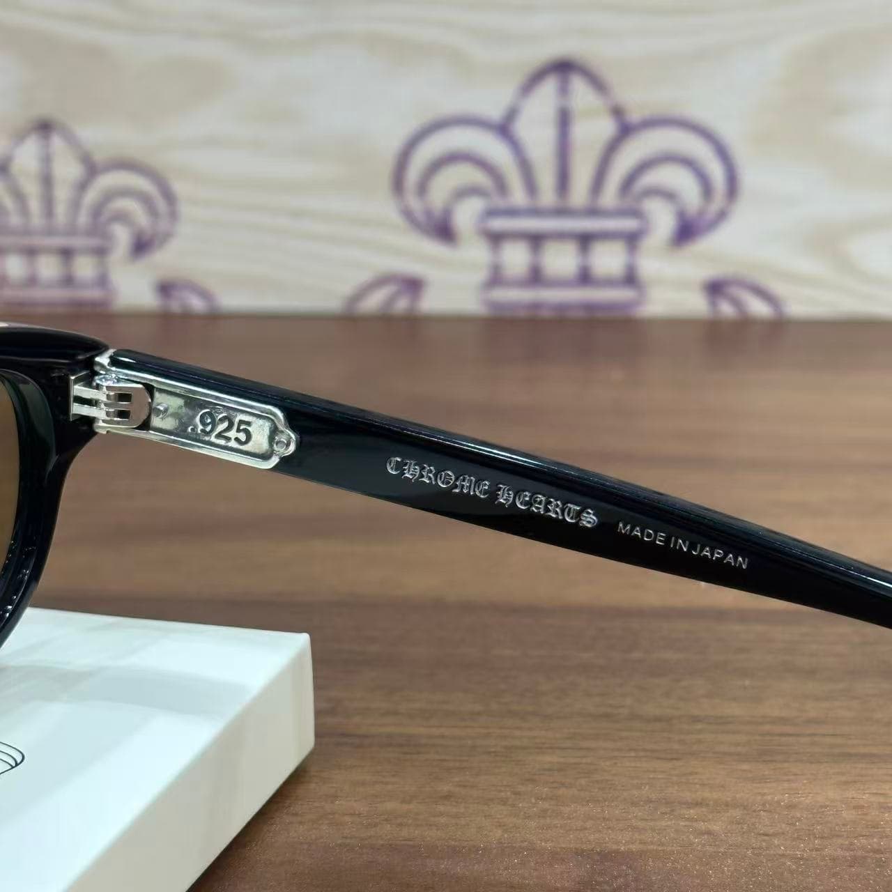 Внутренняя сторона дужки с клеймом 925 и надписью Chrome Hearts Made in Japan