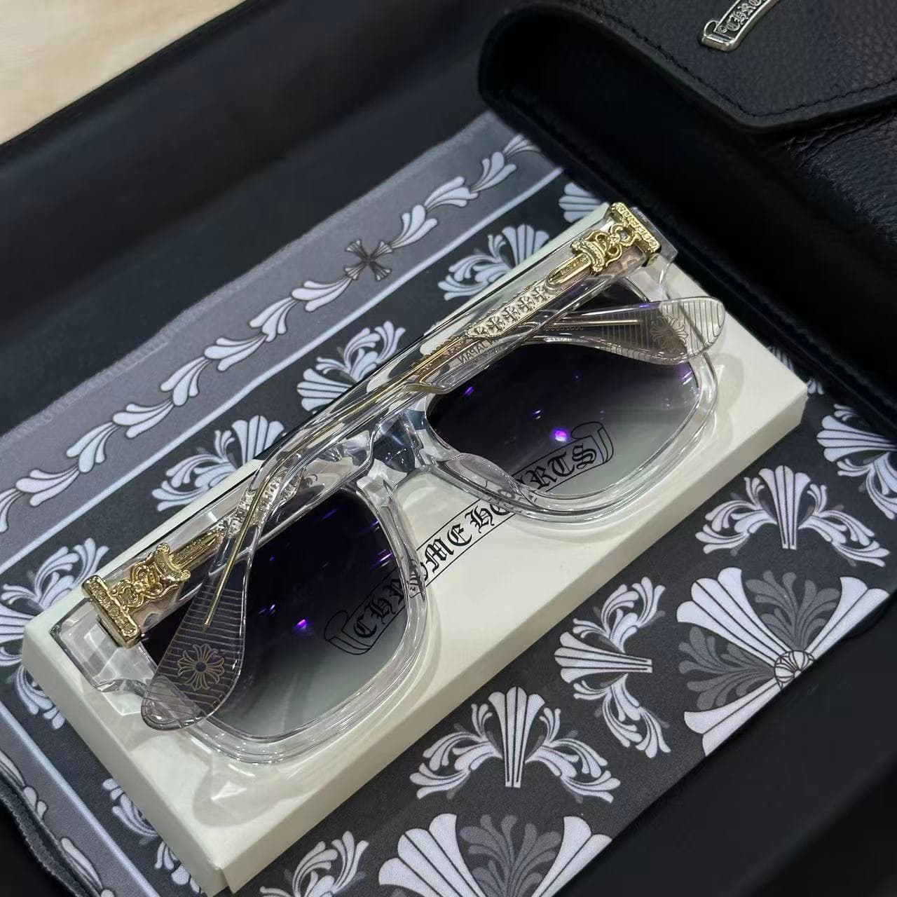 Очки Chrome Hearts BOX-OFFICER с золотистой отделкой дужек в брендированном лотке