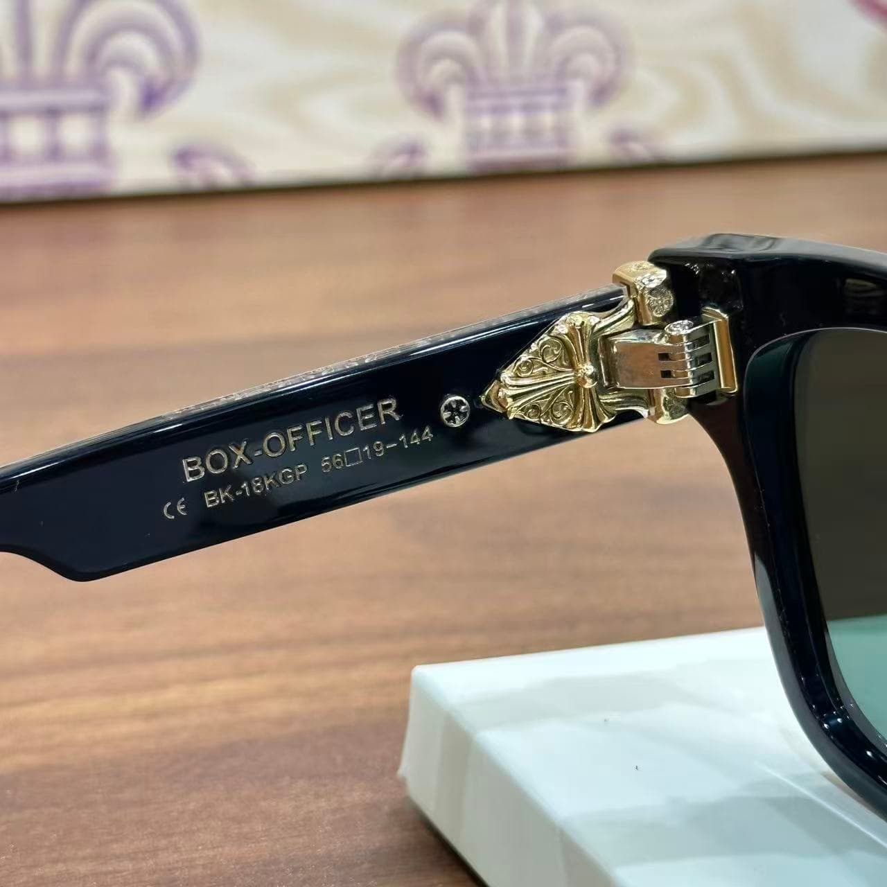 Маркировка модели BOX-OFFICER и параметров оправы на внутренней стороне дужки