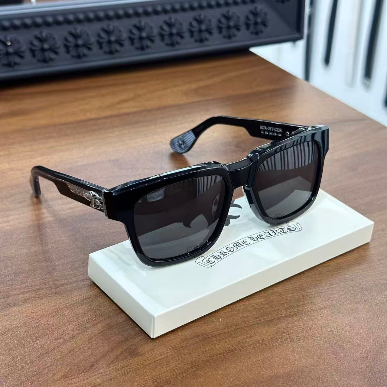 Очки Chrome Hearts BOX-OFFICER, вид спереди и сбоку