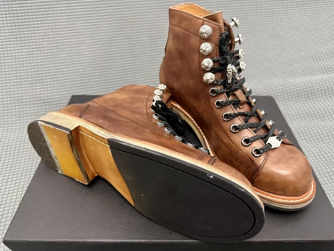 Коричневые кожаные ботинки Chrome Hearts, вид на подошву