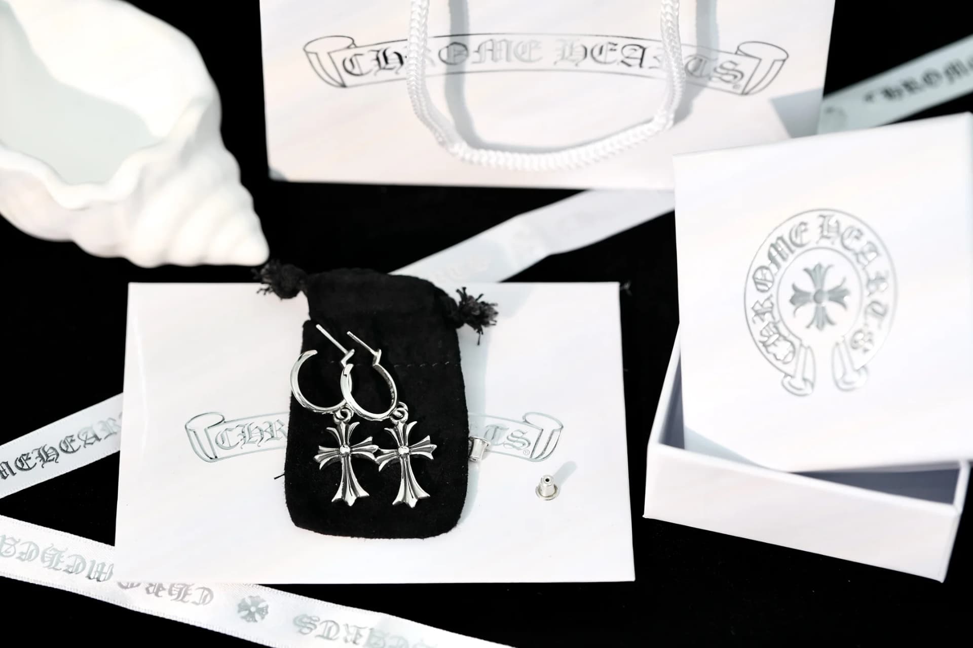 Серьги Chrome Hearts в фирменной упаковке с мешочком, коробкой и пакетом