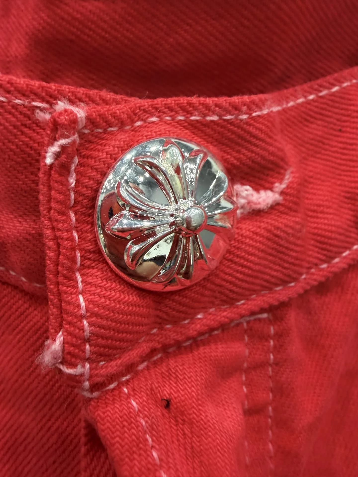 Серебряная пуговица с фирменной гравировкой Chrome Hearts