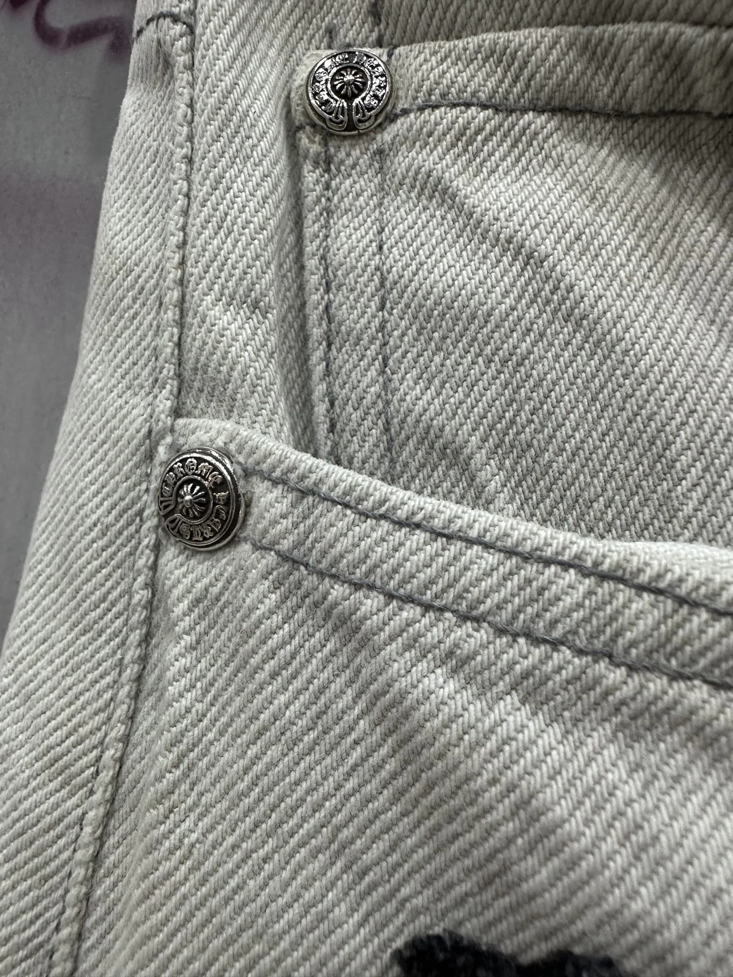 Карман джинсов Chrome Hearts x Levi's с серебряными заклепками
