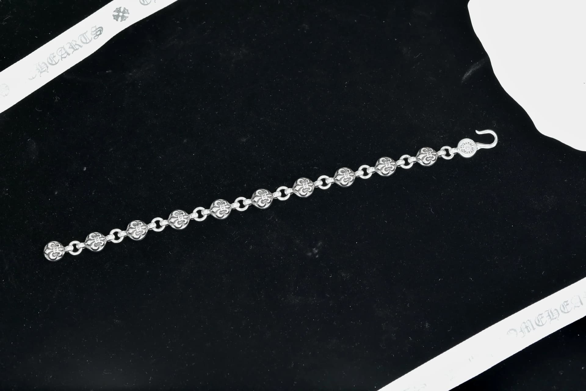 Браслет Chrome Hearts из серебра в расправленном виде