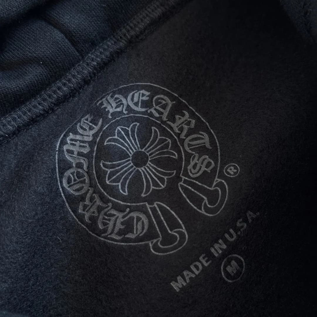 Внутренний принт с логотипом Chrome Hearts на горловине