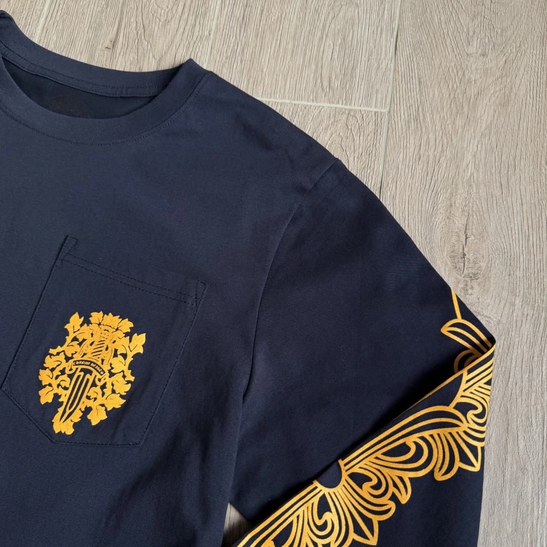 Нагрудный карман с принтом на лонгсливе Chrome Hearts
