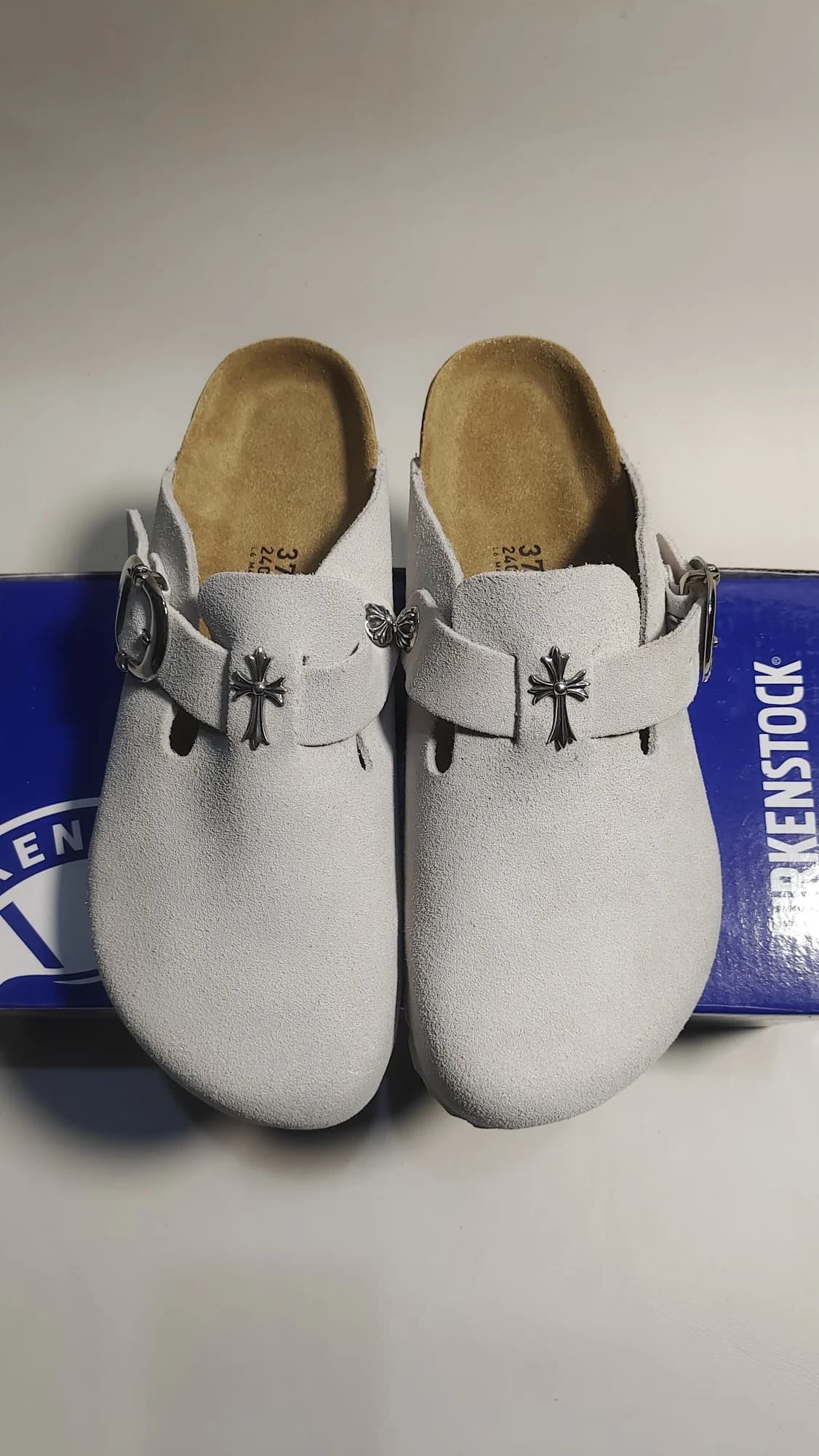 Сабо Chrome Hearts x Birkenstock Boston бежево-серого цвета