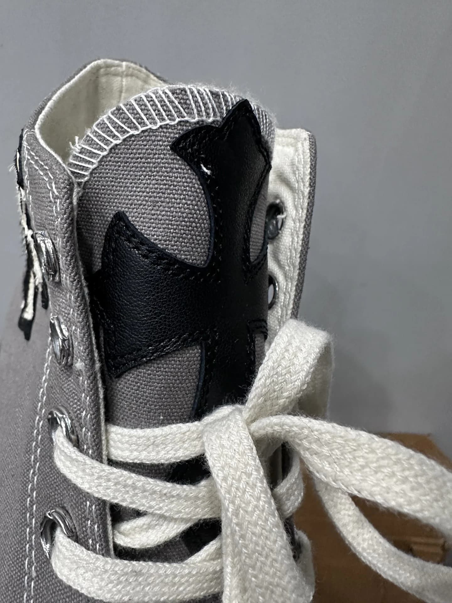 Кеды Chrome Hearts x Converse Chuck 70, вид сзади и сбоку