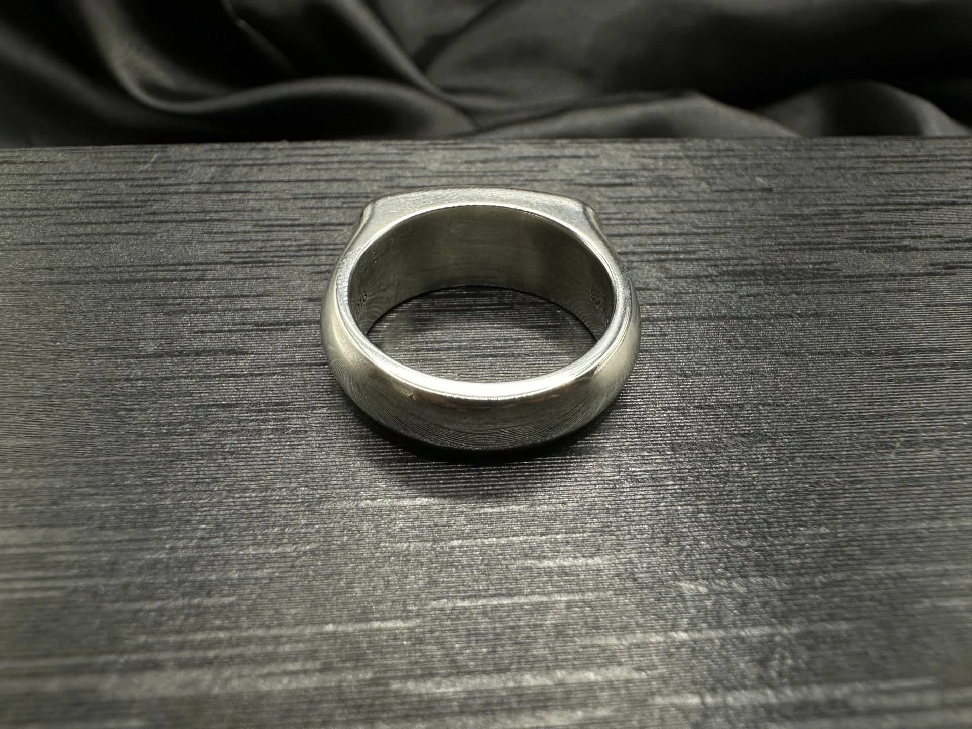 Серебряное кольцо Chrome Hearts Cross Bar, вид со стороны шинки