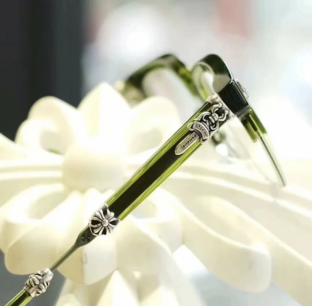 Заушник изумрудно-зеленых очков Chrome Hearts Duck Butter с серебряным элементом Dagger