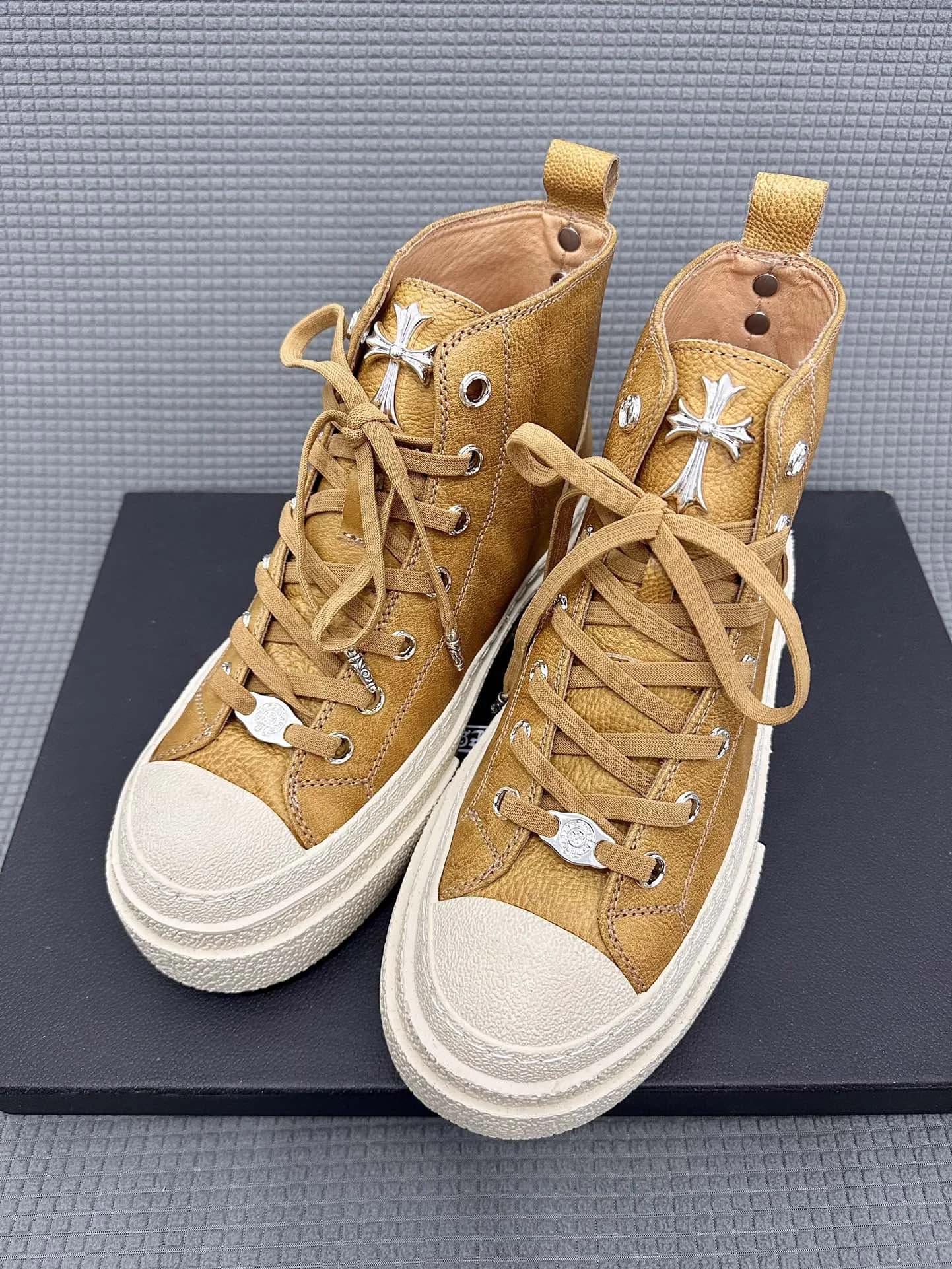 Высокие кожаные кеды Chrome Hearts горчично-желтого цвета, вид спереди