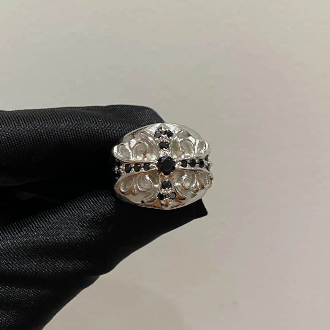 Серебряное кольцо Chrome Hearts Keeper с инкрустацией черными камнями