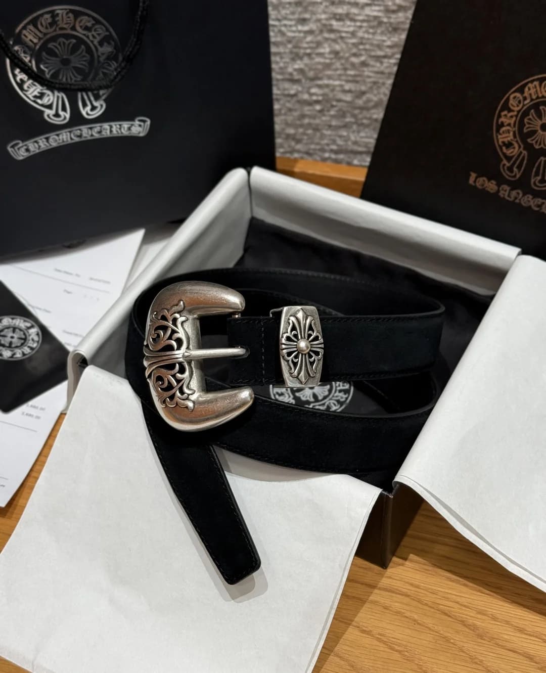 Черный замшевый ремень Chrome Hearts в коробке с фигурной серебристой пряжкой