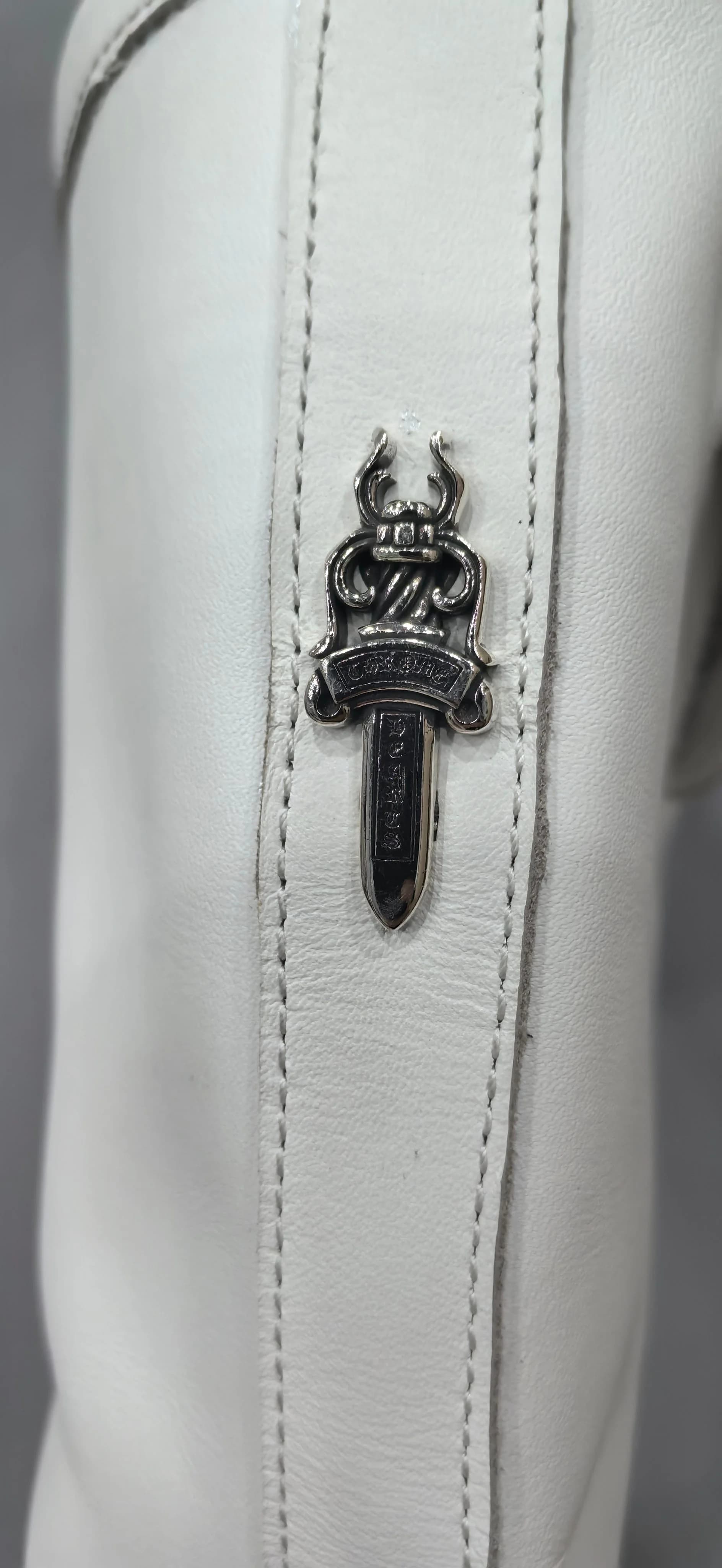 Серебряный кинжал Chrome Hearts на заднике сапог