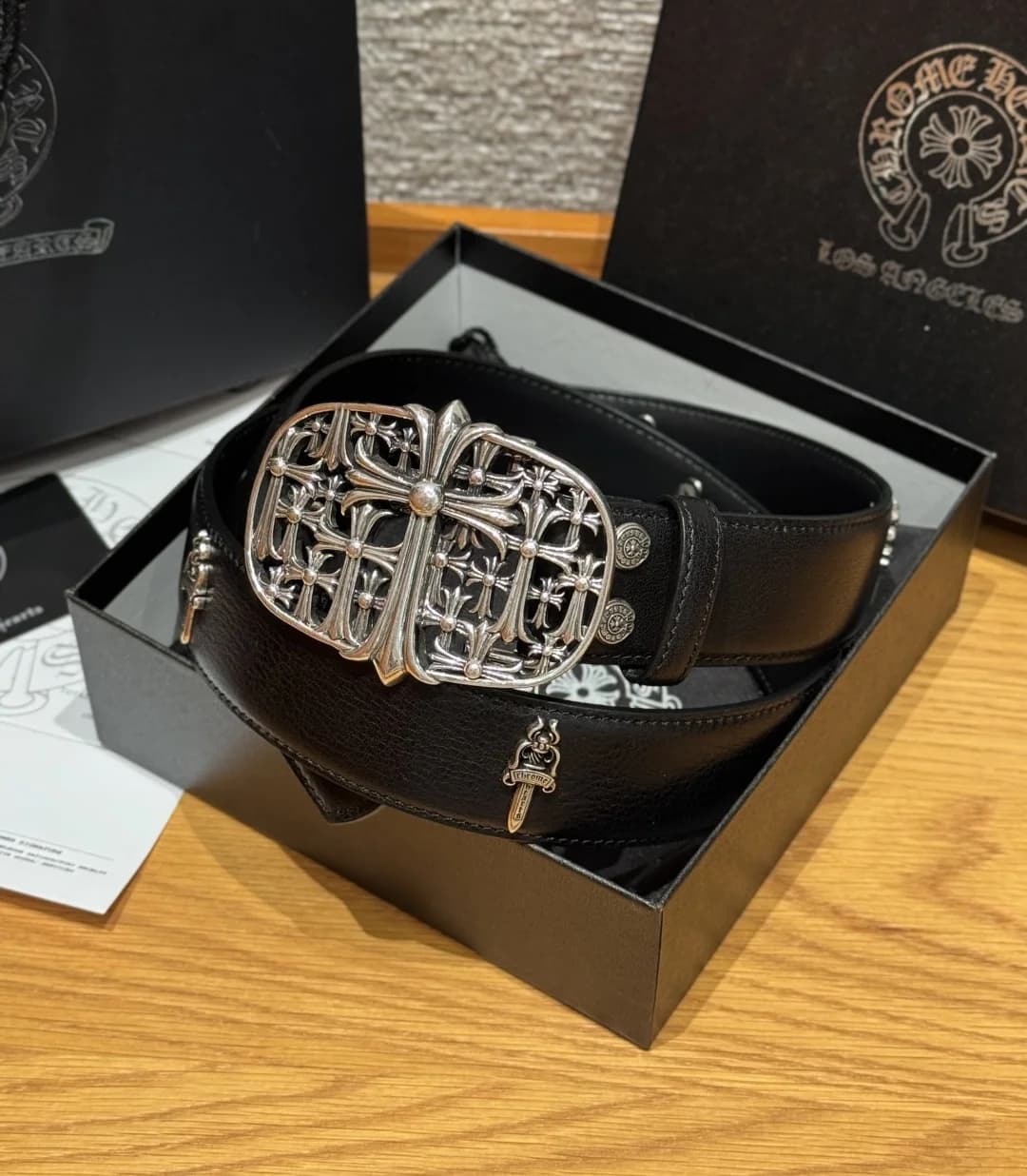 Черный кожаный ремень Chrome Hearts с массивной готической пряжкой в фирменной коробке