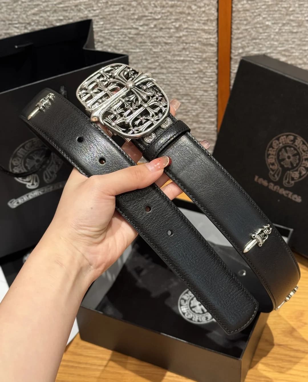 Черный ремень Chrome Hearts с металлической фурнитурой и подвеской