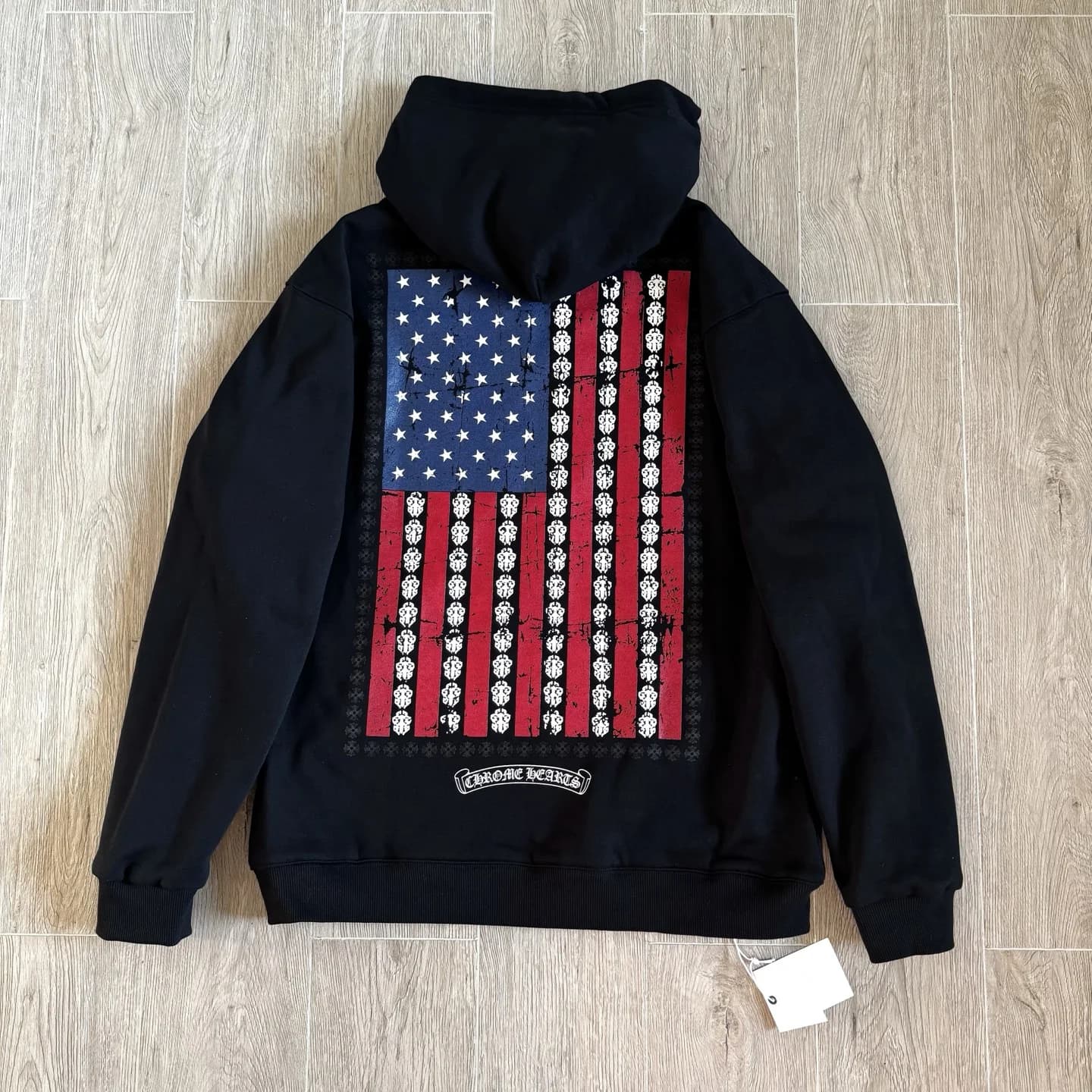Черное зип-худи Chrome Hearts с принтом флага на спине, вид сзади