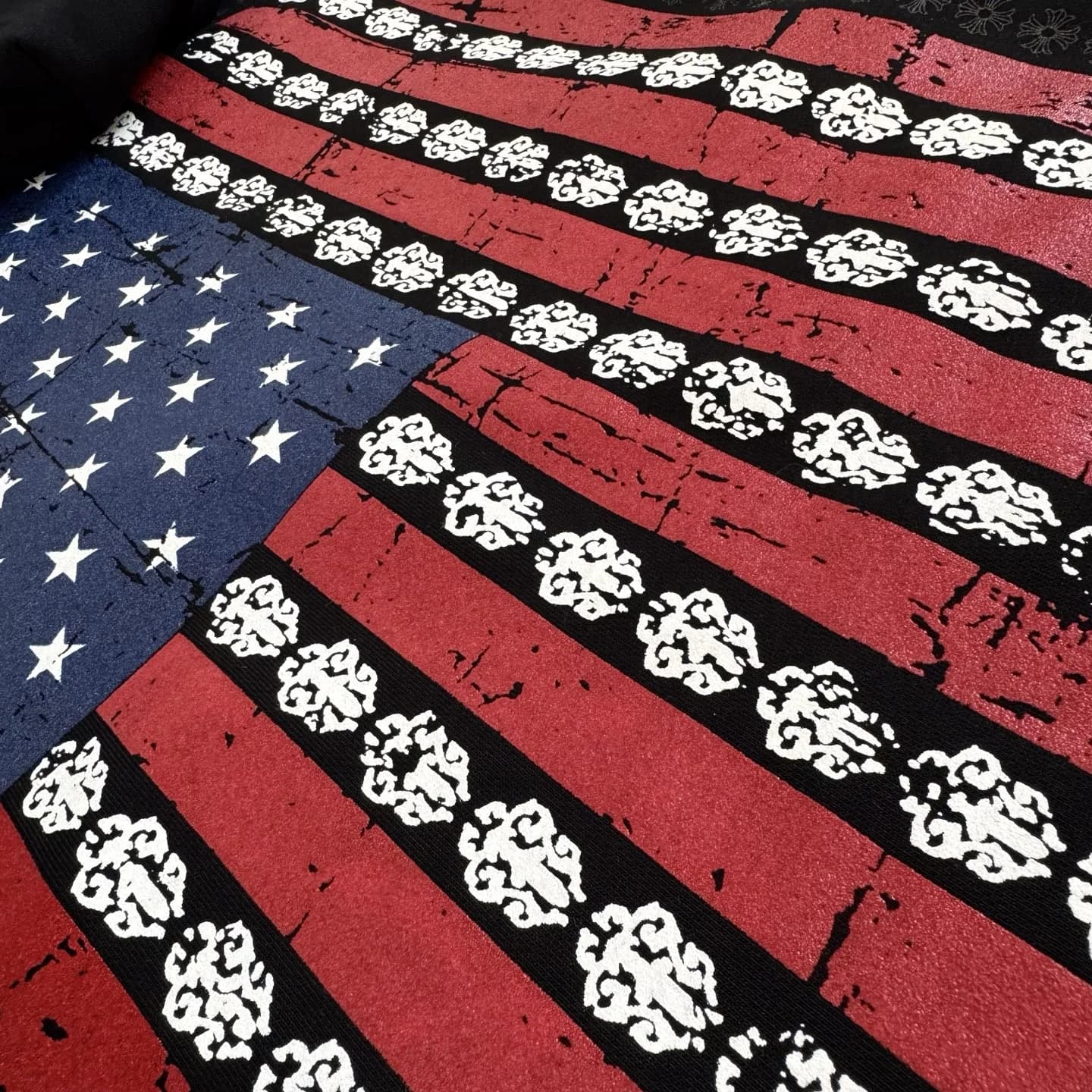 Текстура трикотажа и принта на худи Chrome Hearts