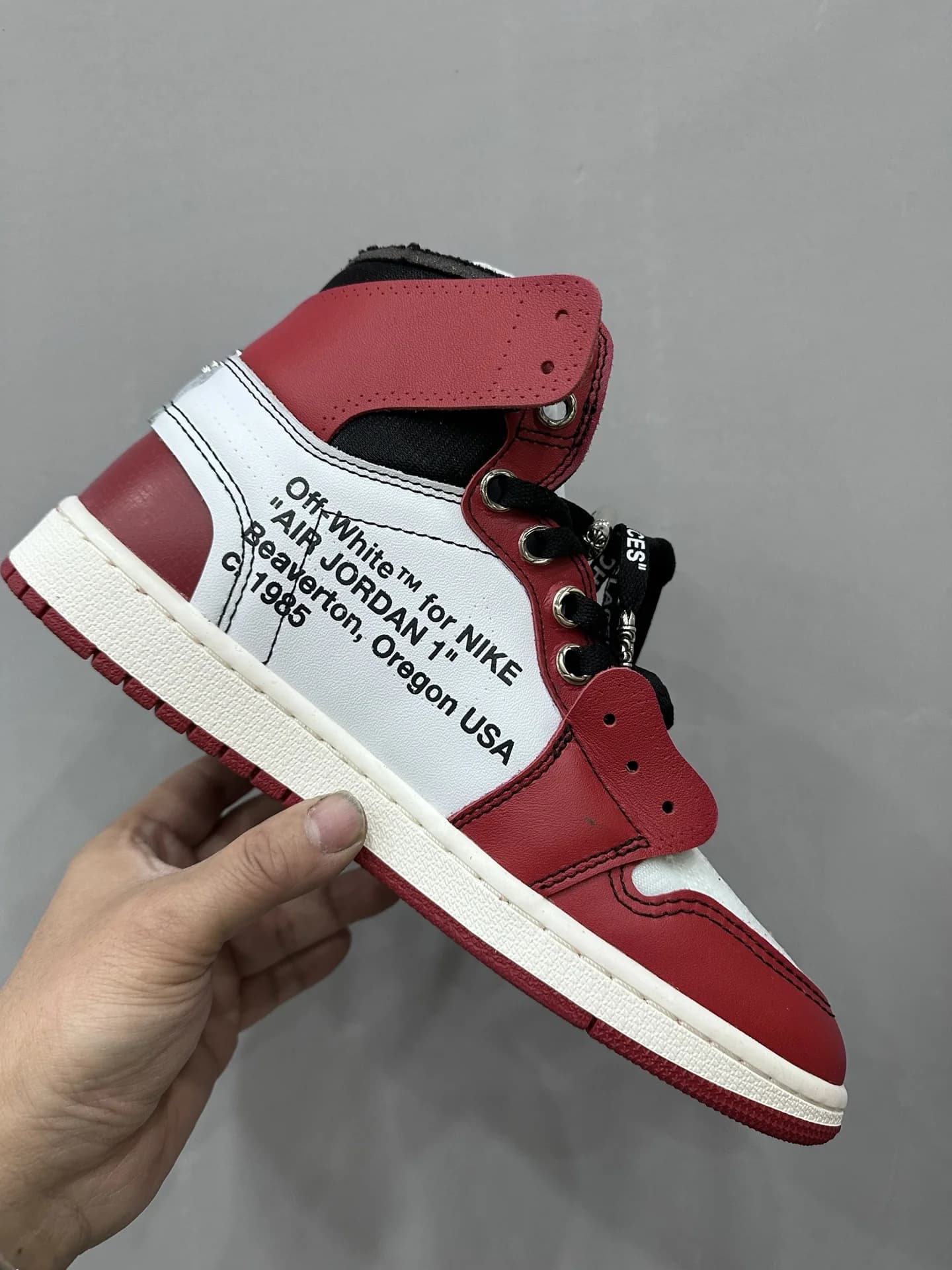 Внутренняя сторона кроссовок Chrome Hearts x Nike Air Jordan 1 Off-White Chicago с принтом