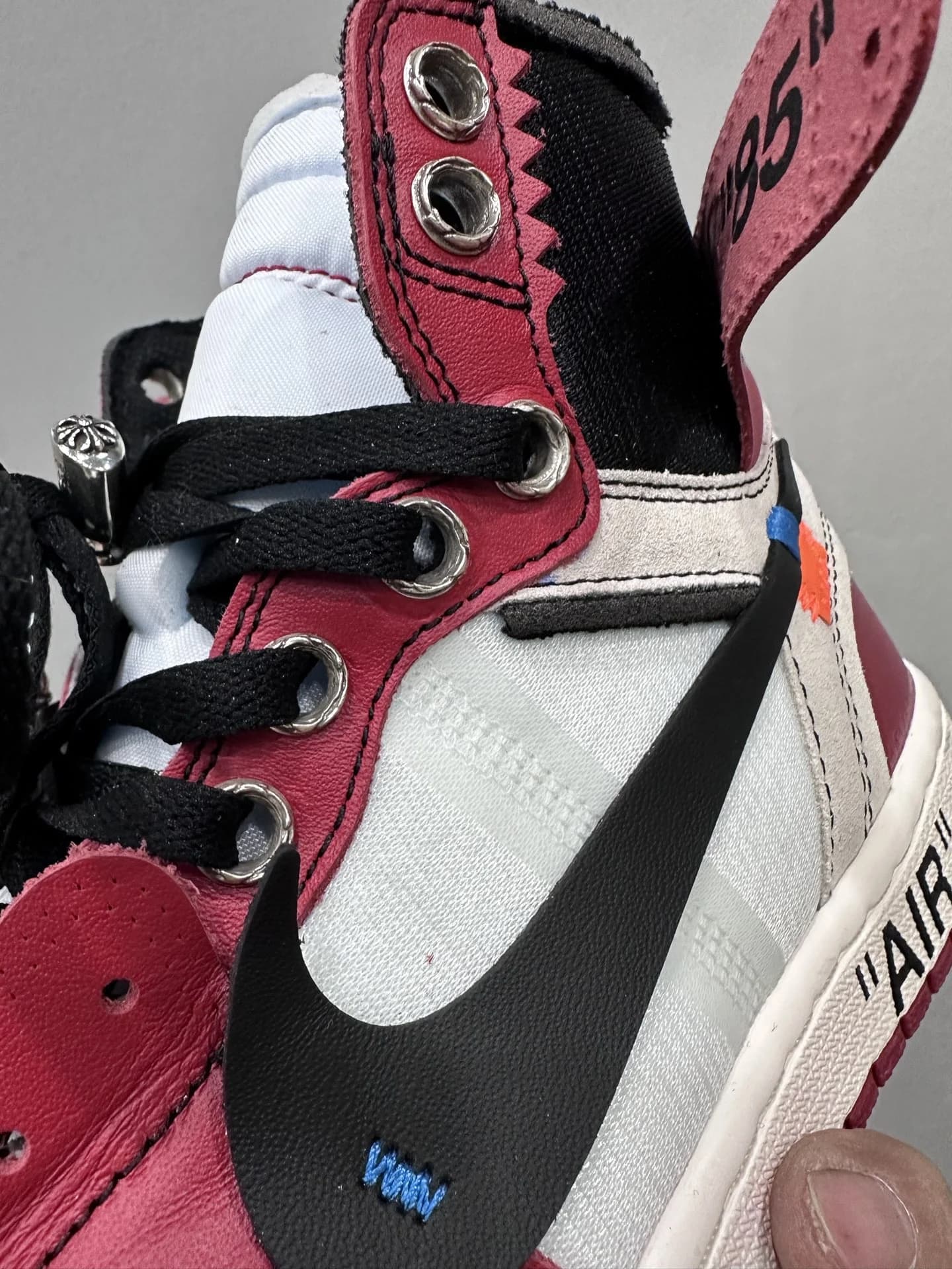 Боковая панель кроссовок Chrome Hearts x Nike Air Jordan 1 Off-White Chicago с логотипом Swoosh