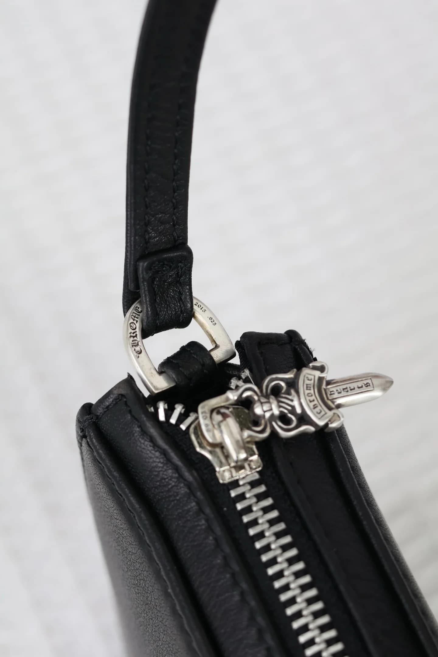 Серебряный бегунок-кинжал Dagger на молнии