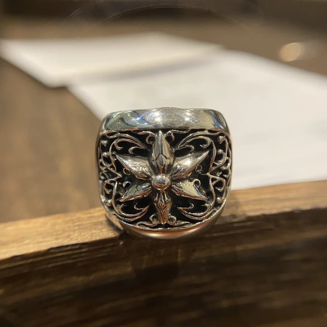 Серебряное кольцо Chrome Hearts Star с объемным мотивом звезды, вид спереди