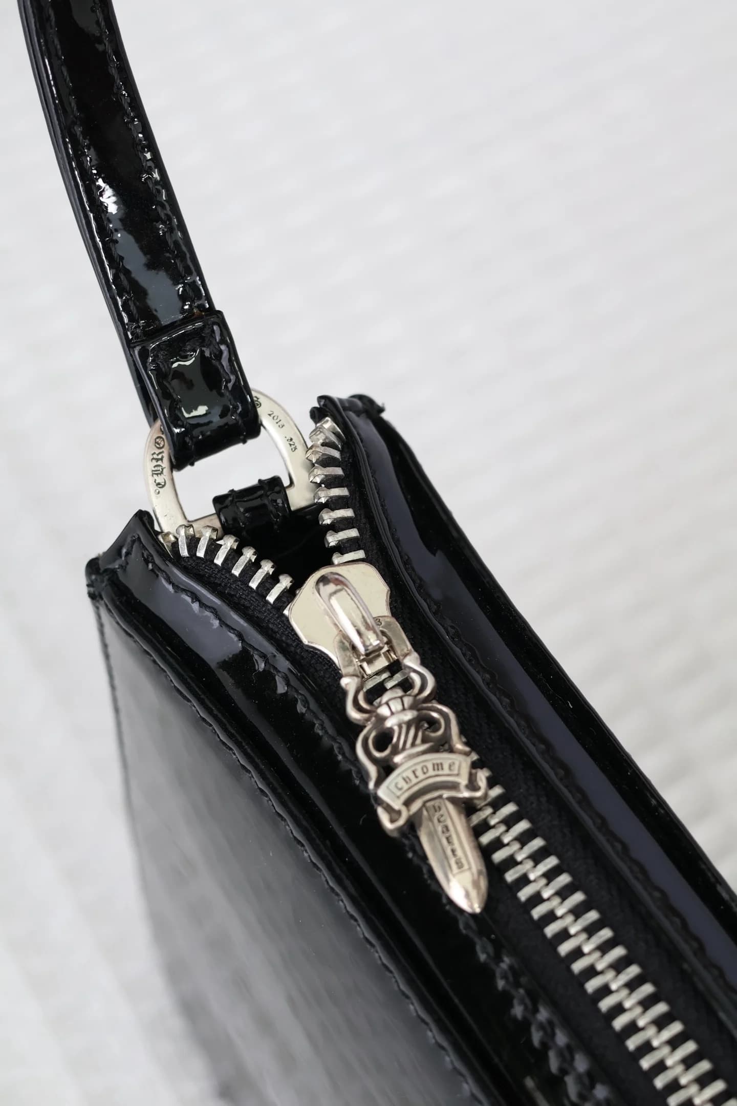 Серебряный бегунок-кинжал Dagger 925 пробы на молнии сумки Chrome Hearts