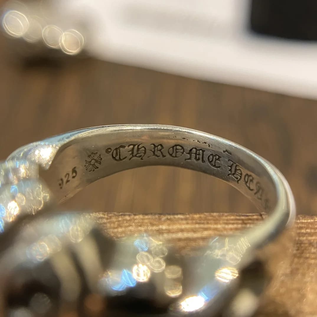 Внутренняя фирменная гравировка Chrome Hearts и клеймо пробы 925