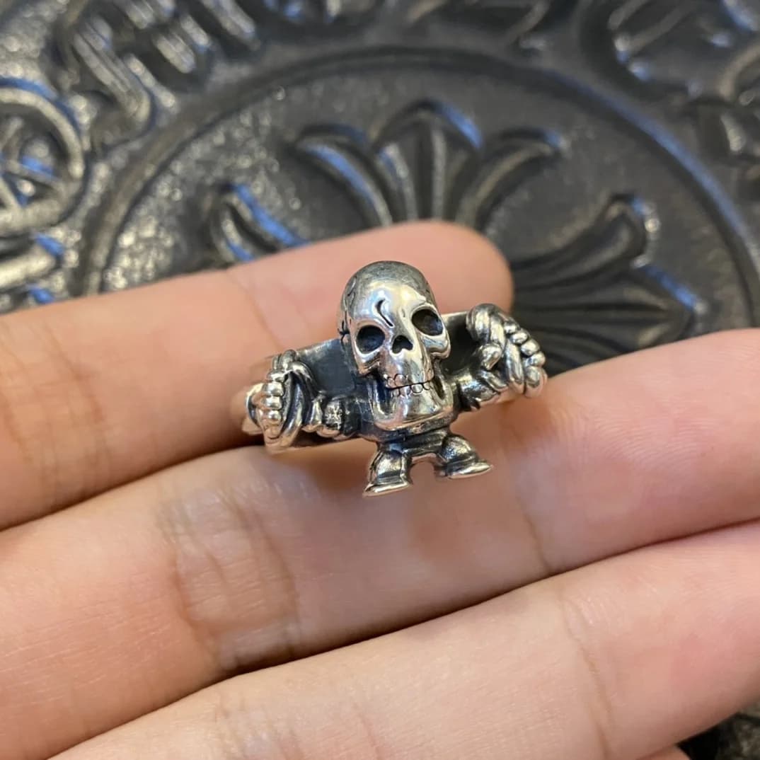 Фронтальный вид кольца Chrome Hearts Foti с объемным черепом