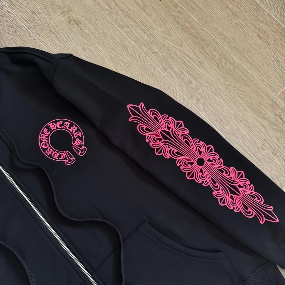 Рукав зип-худи Chrome Hearts с розовым узором