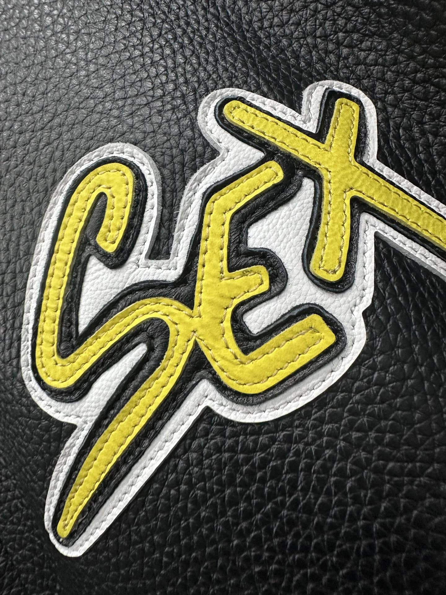 Деталь нашивки Sex на кожаной куртке Chrome Hearts