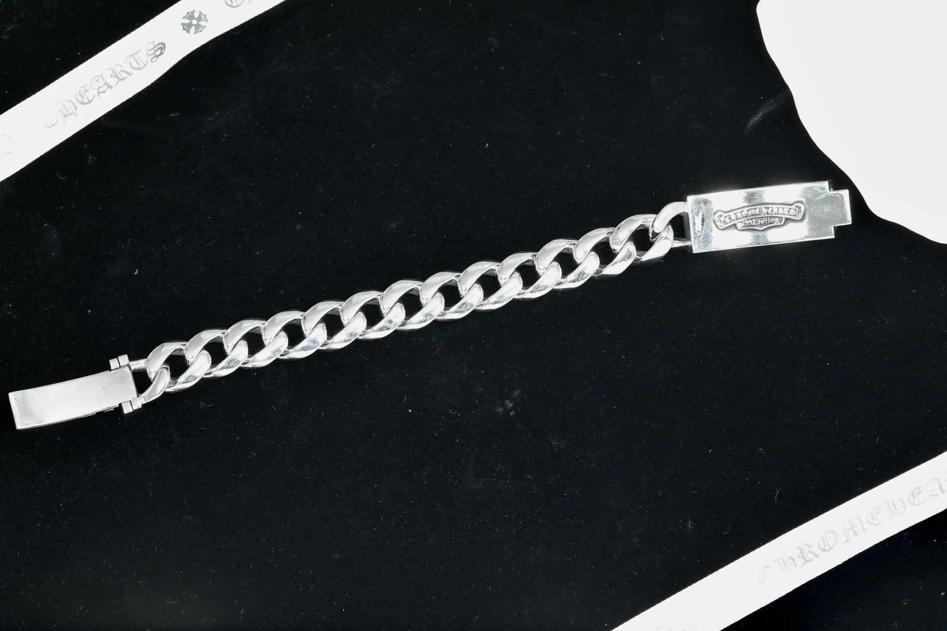 Обратная сторона браслета Chrome Hearts в разложенном виде