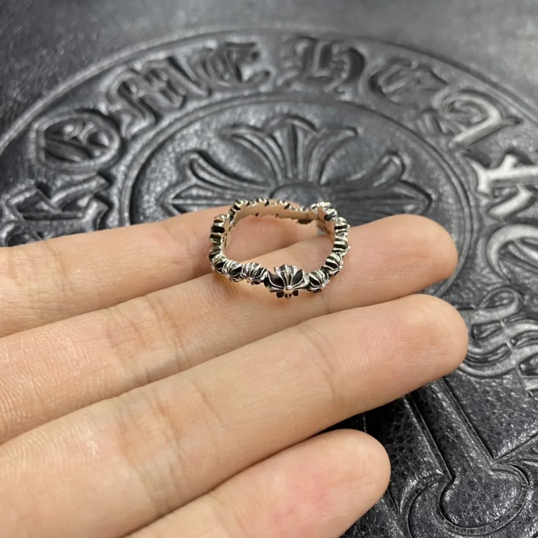Серебряное кольцо Chrome Hearts фигурной формы с крестами на пальцах