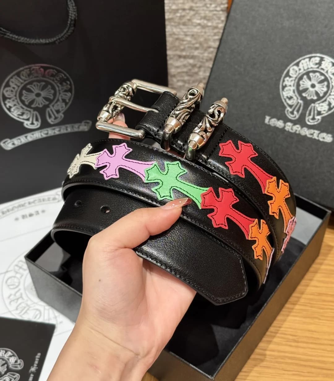 Ремень Chrome Hearts из фактурной кожи с цветными аппликациями в виде крестов