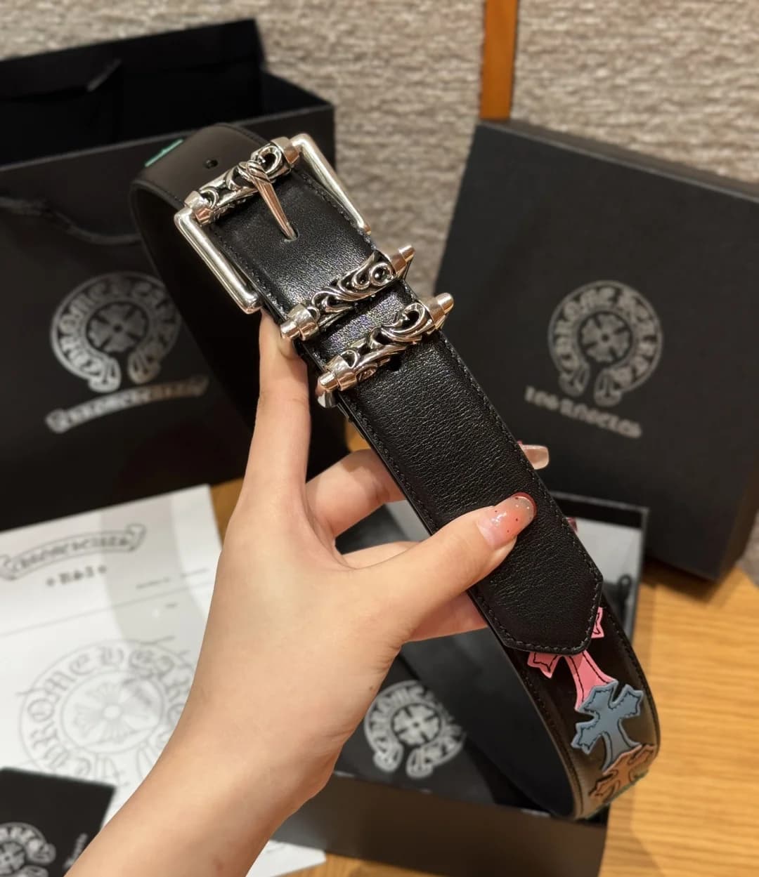 Черный ремень Chrome Hearts с массивной серебряной роликовой пряжкой