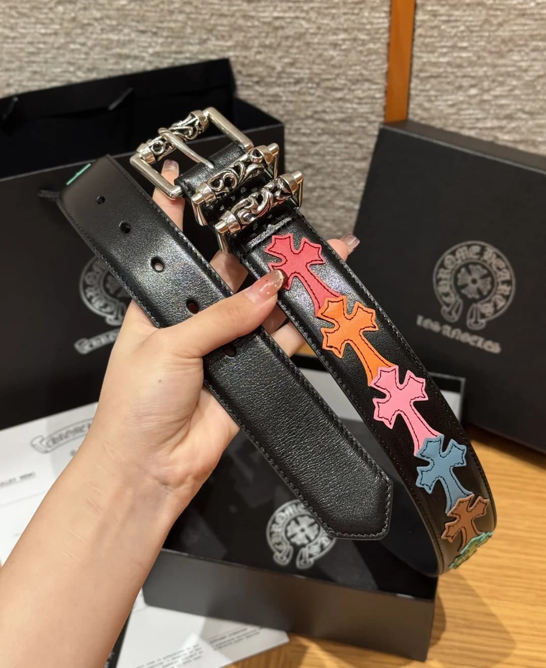 Сложенный ремень Chrome Hearts с цветными крестами и пряжкой Roller Buckle