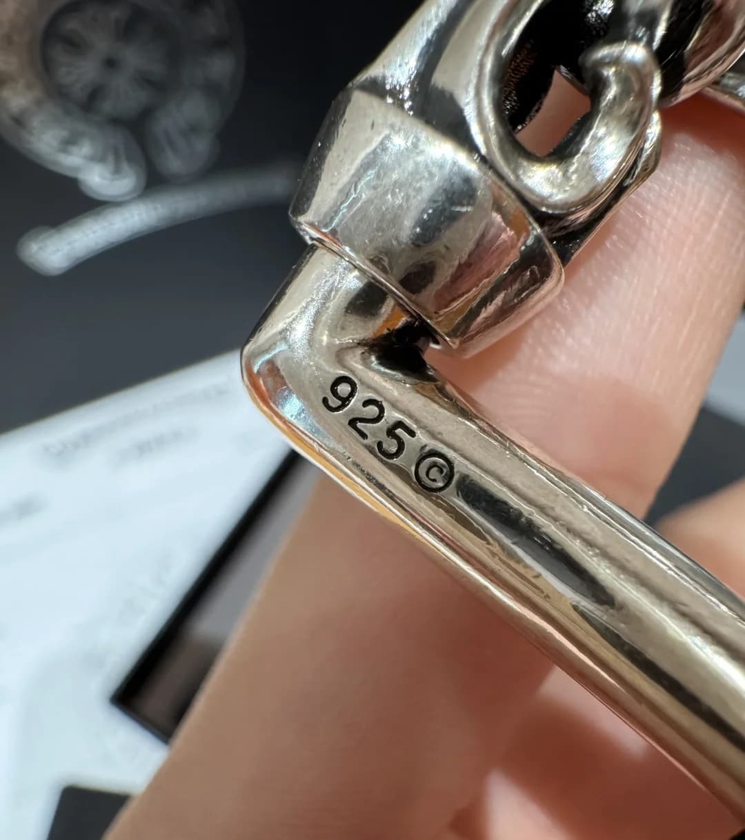 Клеймо 925 пробы стерлингового серебра на фурнитуре ремня Chrome Hearts