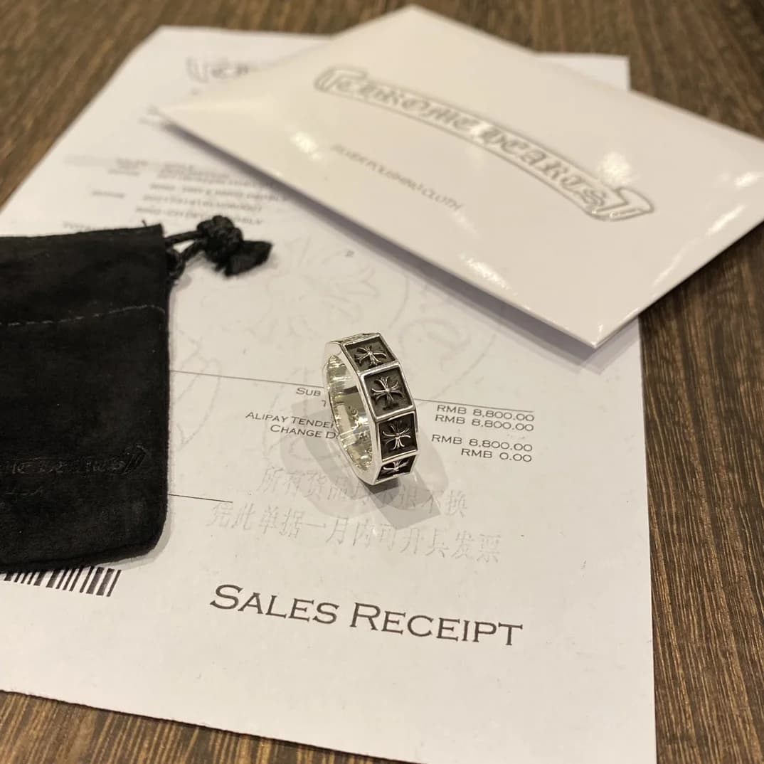 Серебряное многогранное кольцо Chrome Hearts CH Deco под углом