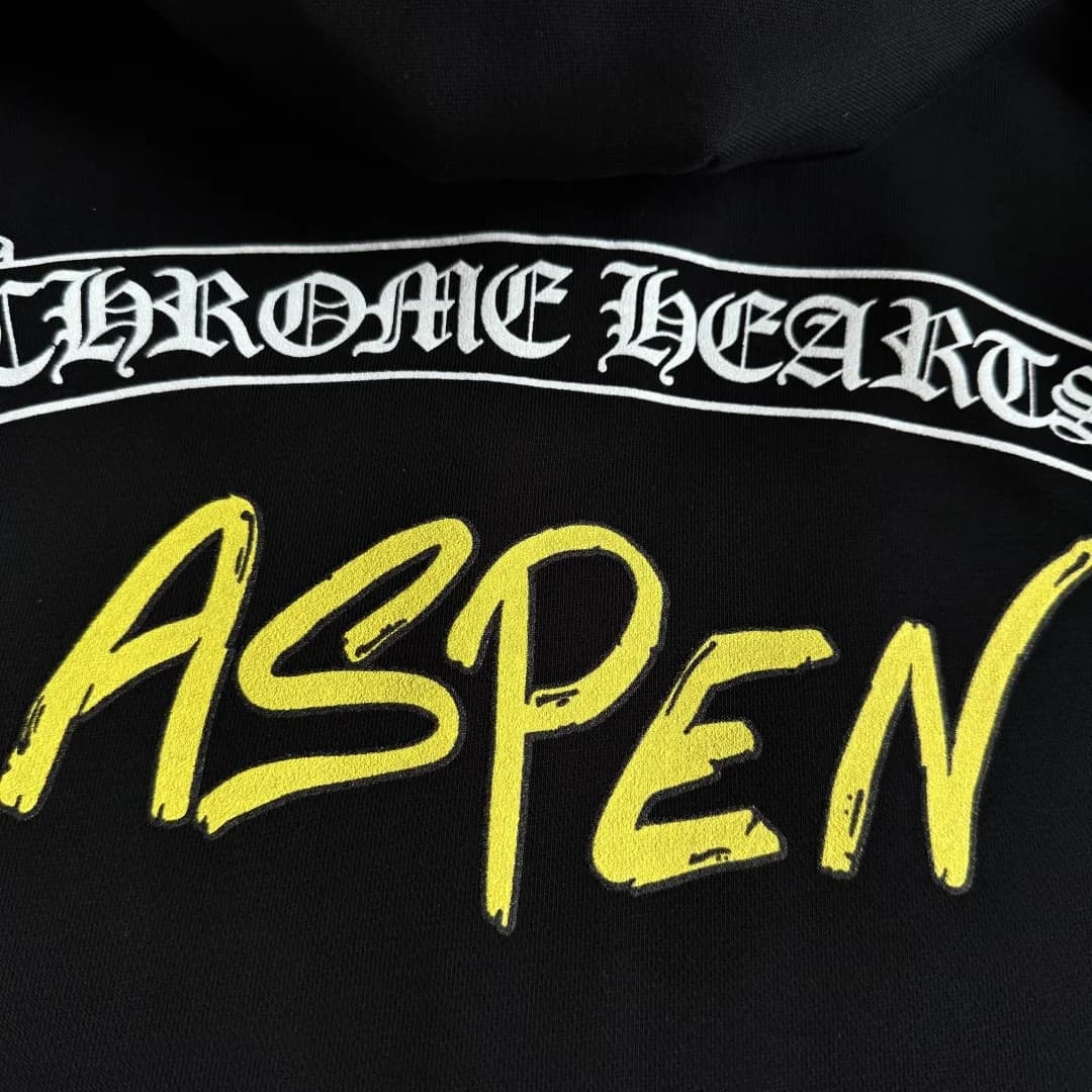 Принт Chrome Hearts Aspen на спине черного зип-худи