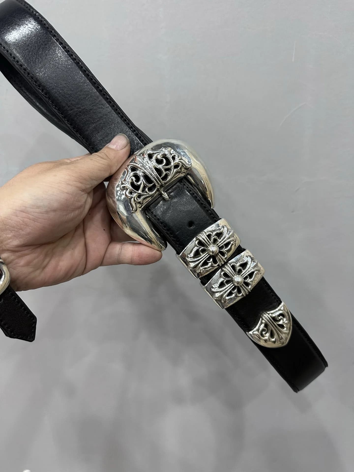 Кожаный ремень Chrome Hearts Fleur-de-lis 4 Piece с серебряной пряжкой