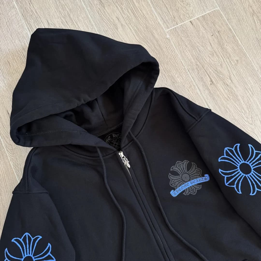 Капюшон и воротник черного зип-худи Chrome Hearts