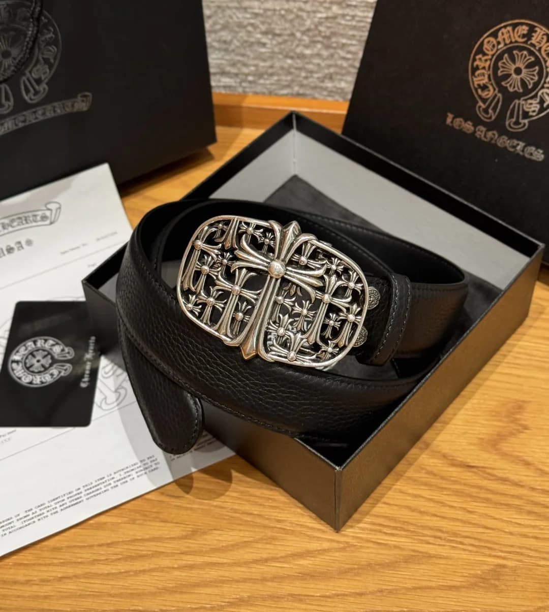 Черный кожаный ремень Chrome Hearts с массивной серебристой пряжкой в фирменной коробке