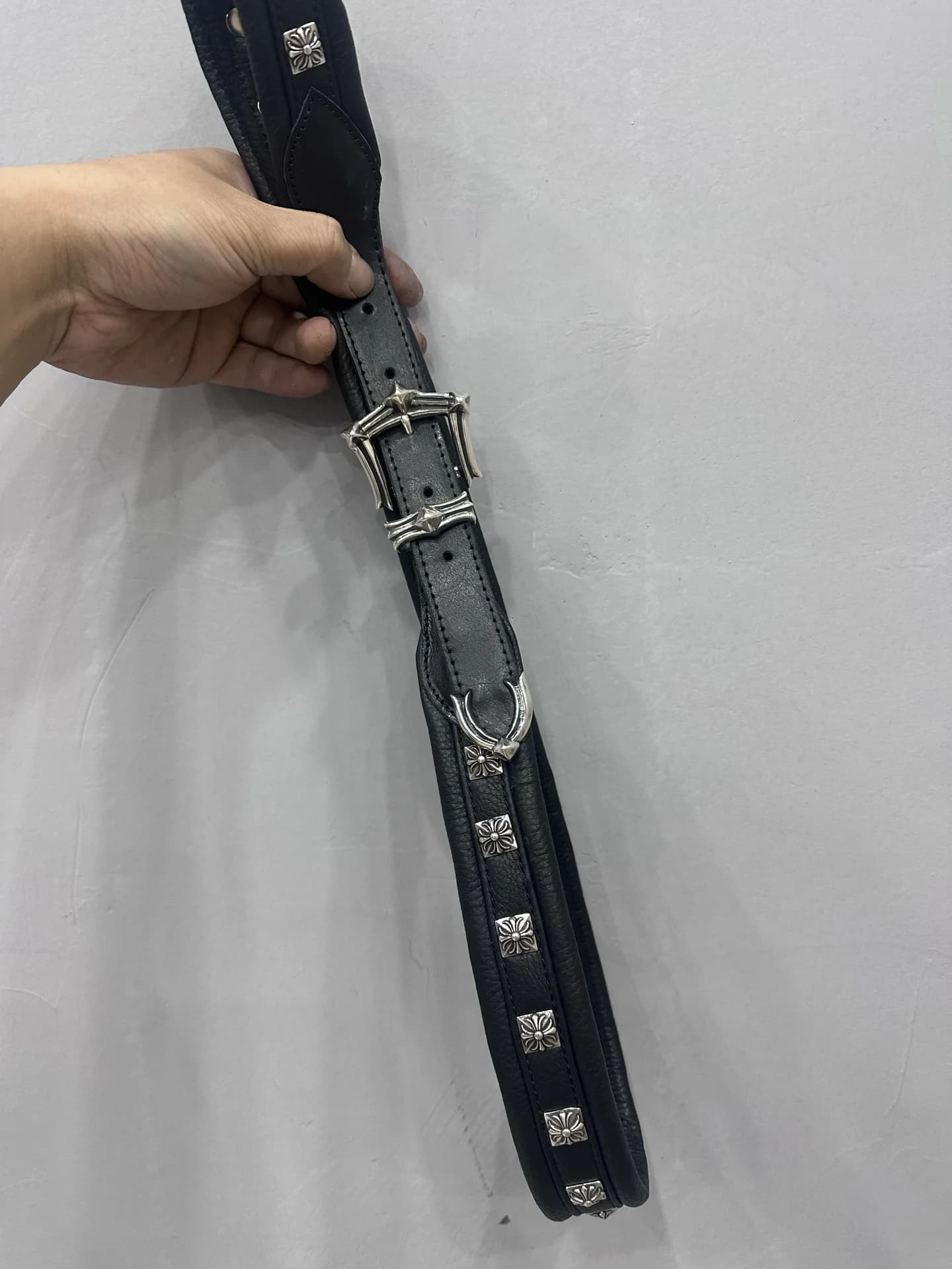 Ремень Chrome Hearts из фактурной кожи с металлической отделкой