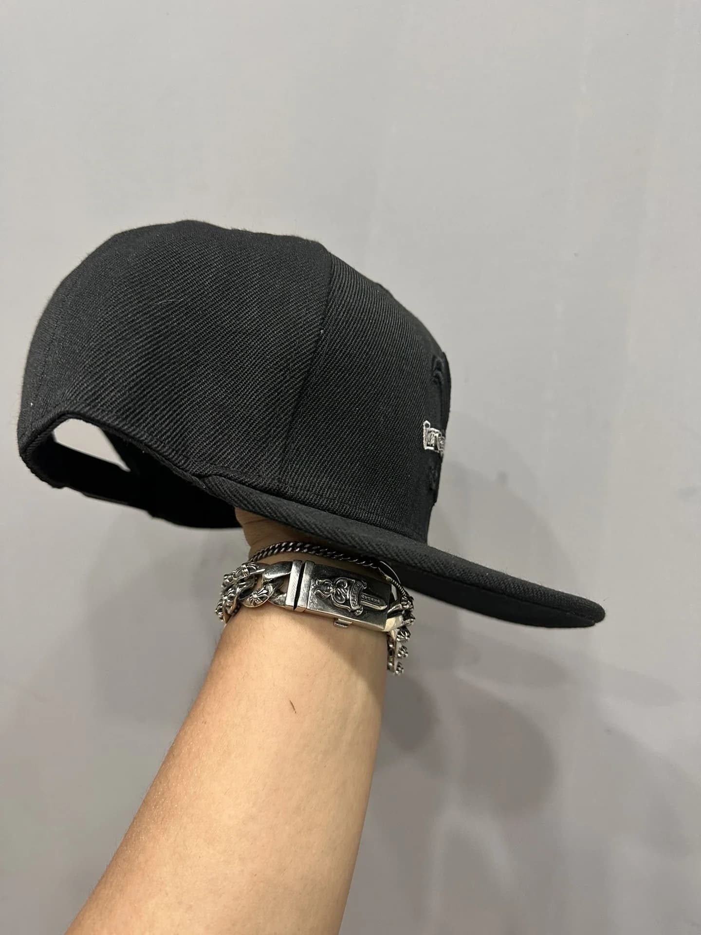 Бейсболка Chrome Hearts, вид сбоку
