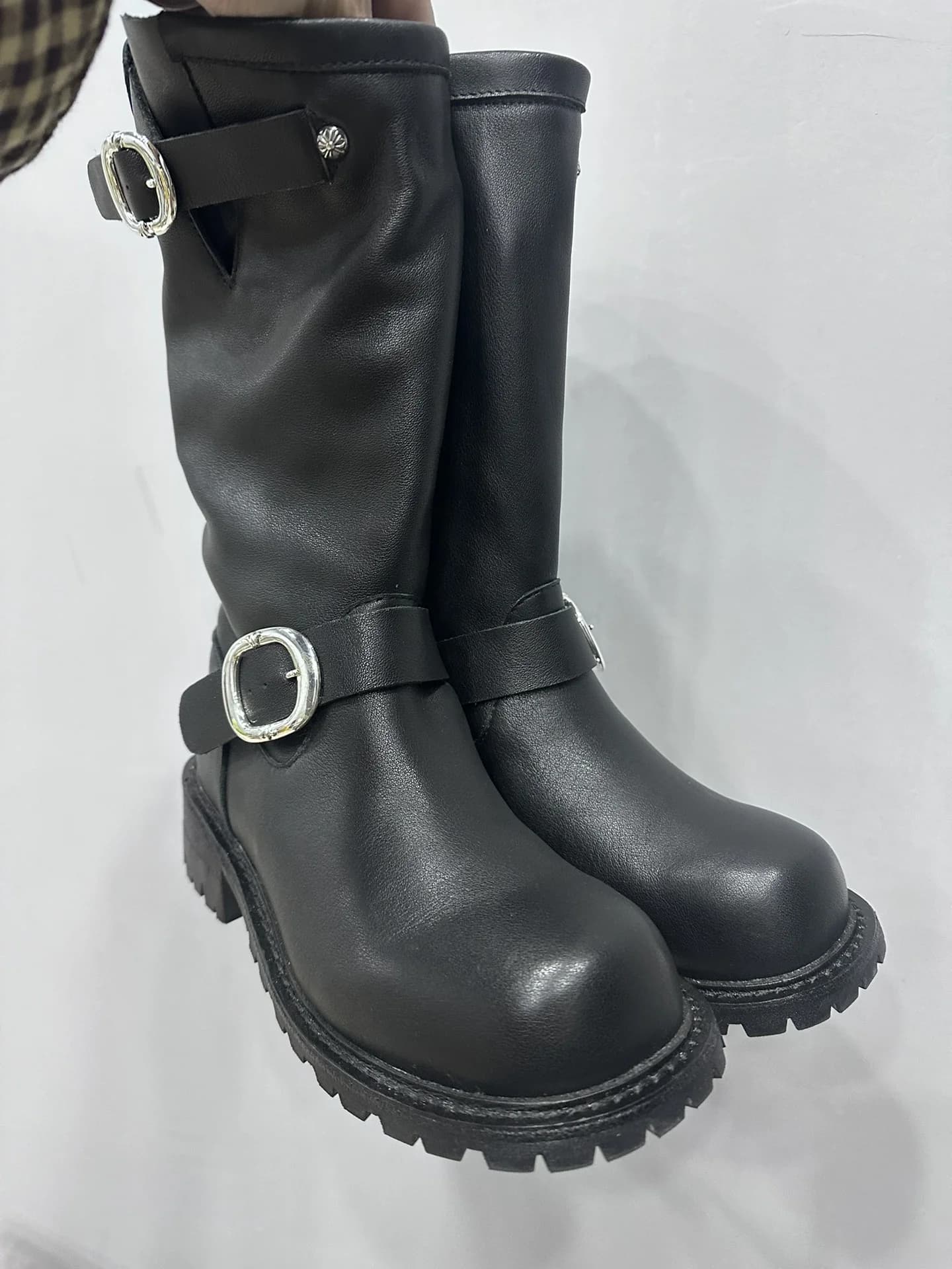 Черные кожаные сапоги Chrome Hearts x Wesco, вид спереди