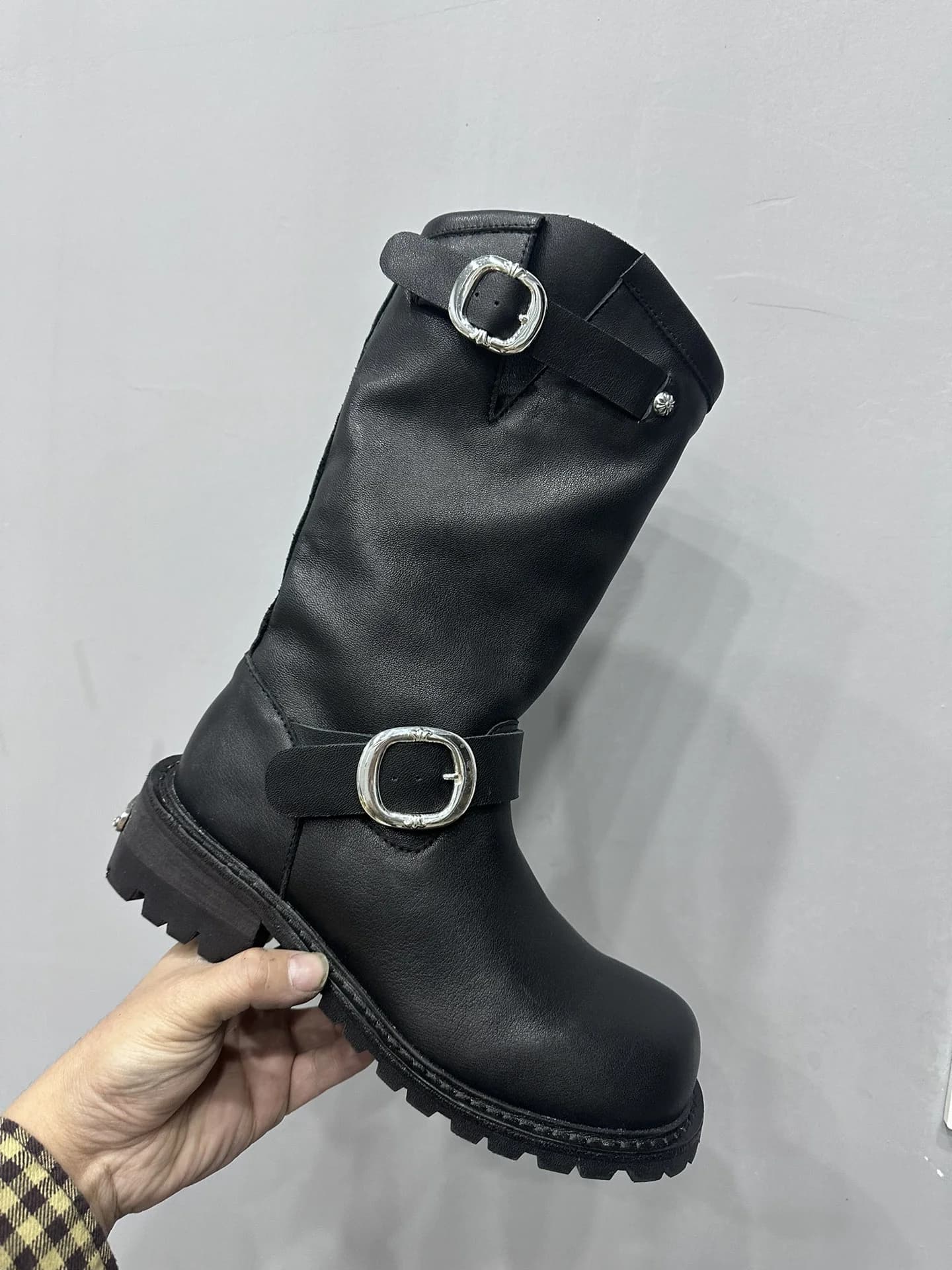 Сапоги-инженеры Chrome Hearts x Wesco, вид сбоку