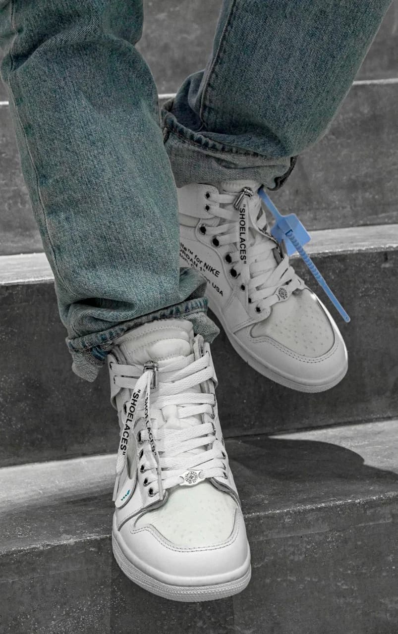 Кроссовки Chrome Hearts x Nike x Off-White Air Jordan 1 Retro High на ногах, вид спереди
